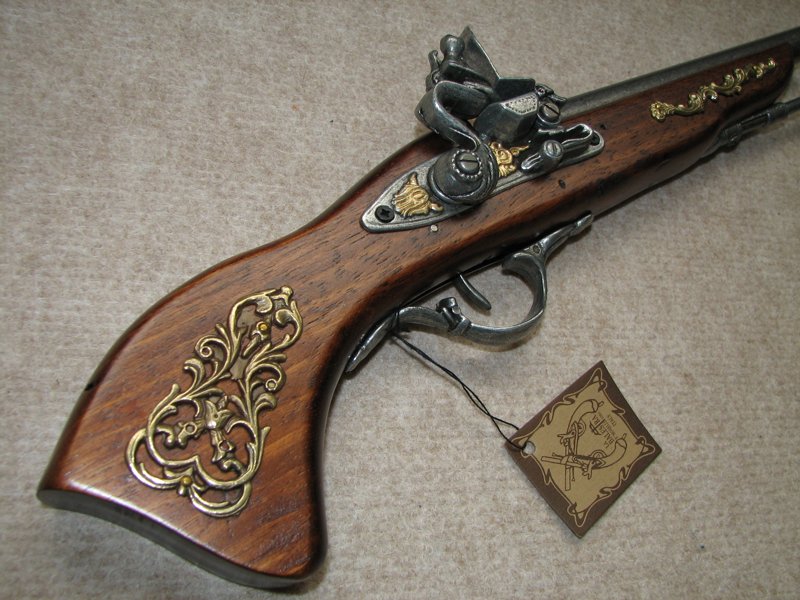 foto k�esadlov� pistole